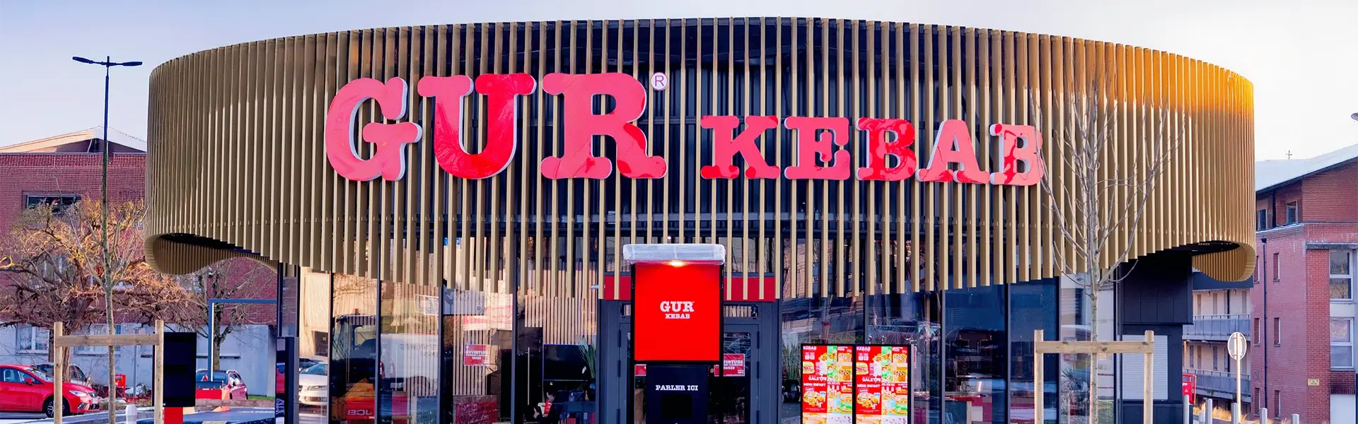 Entrée principale et façade du GUR Kebab Drive de Liévin